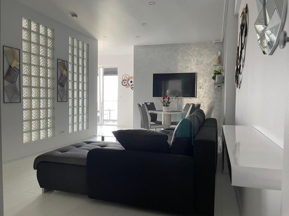 Luxury Westpark 2-Room Apartment Lakeview W5 بوخارست المظهر الخارجي الصورة
