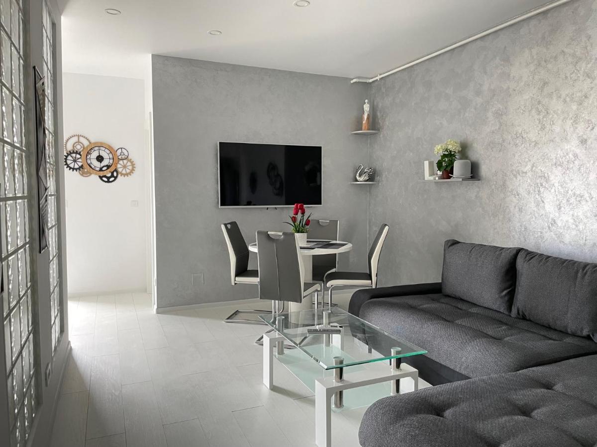 Luxury Westpark 2-Room Apartment Lakeview W5 بوخارست المظهر الخارجي الصورة