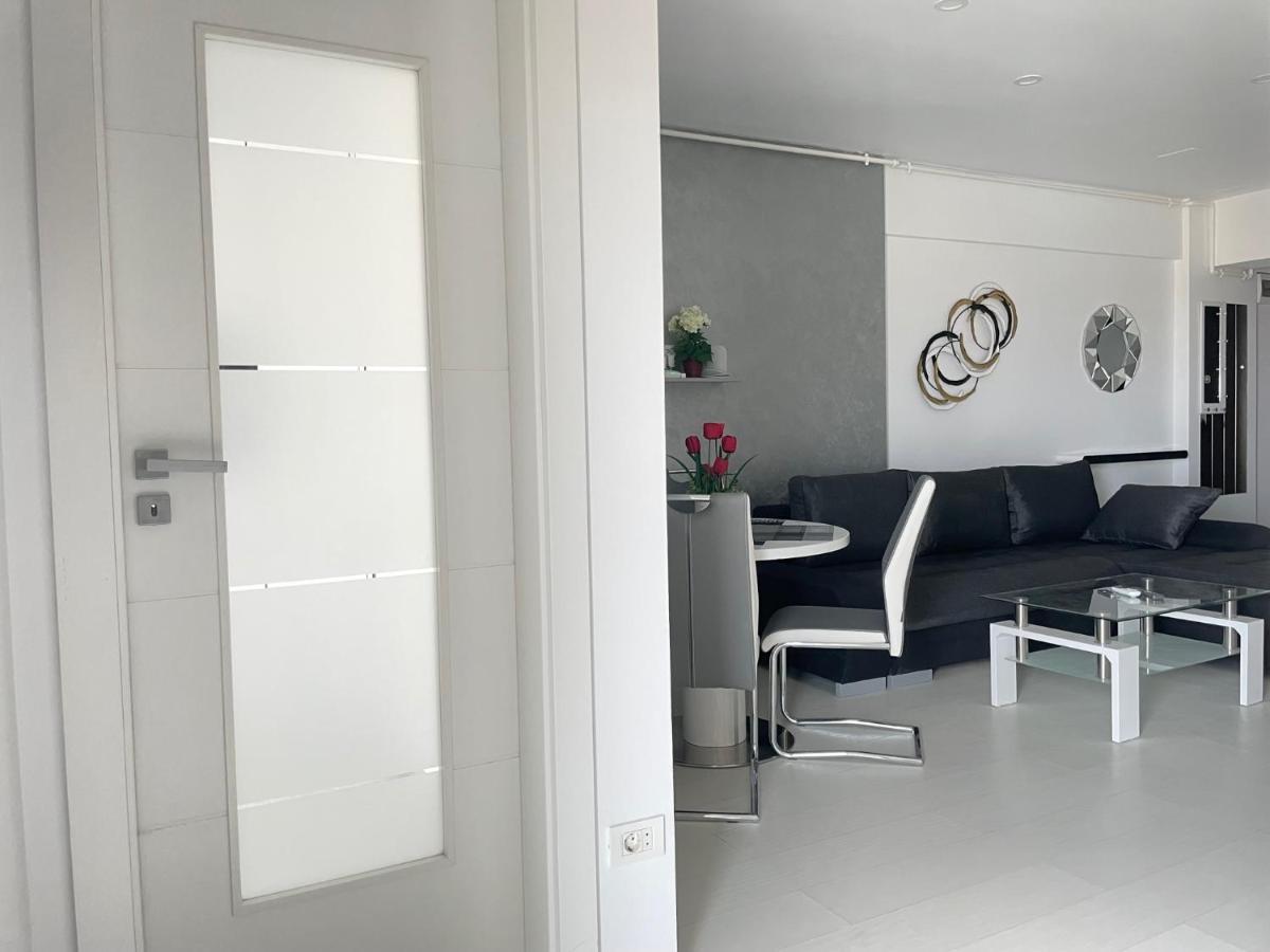 Luxury Westpark 2-Room Apartment Lakeview W5 بوخارست المظهر الخارجي الصورة