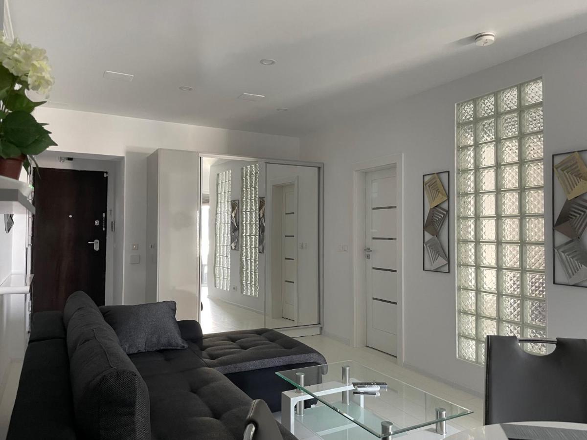 Luxury Westpark 2-Room Apartment Lakeview W5 بوخارست المظهر الخارجي الصورة