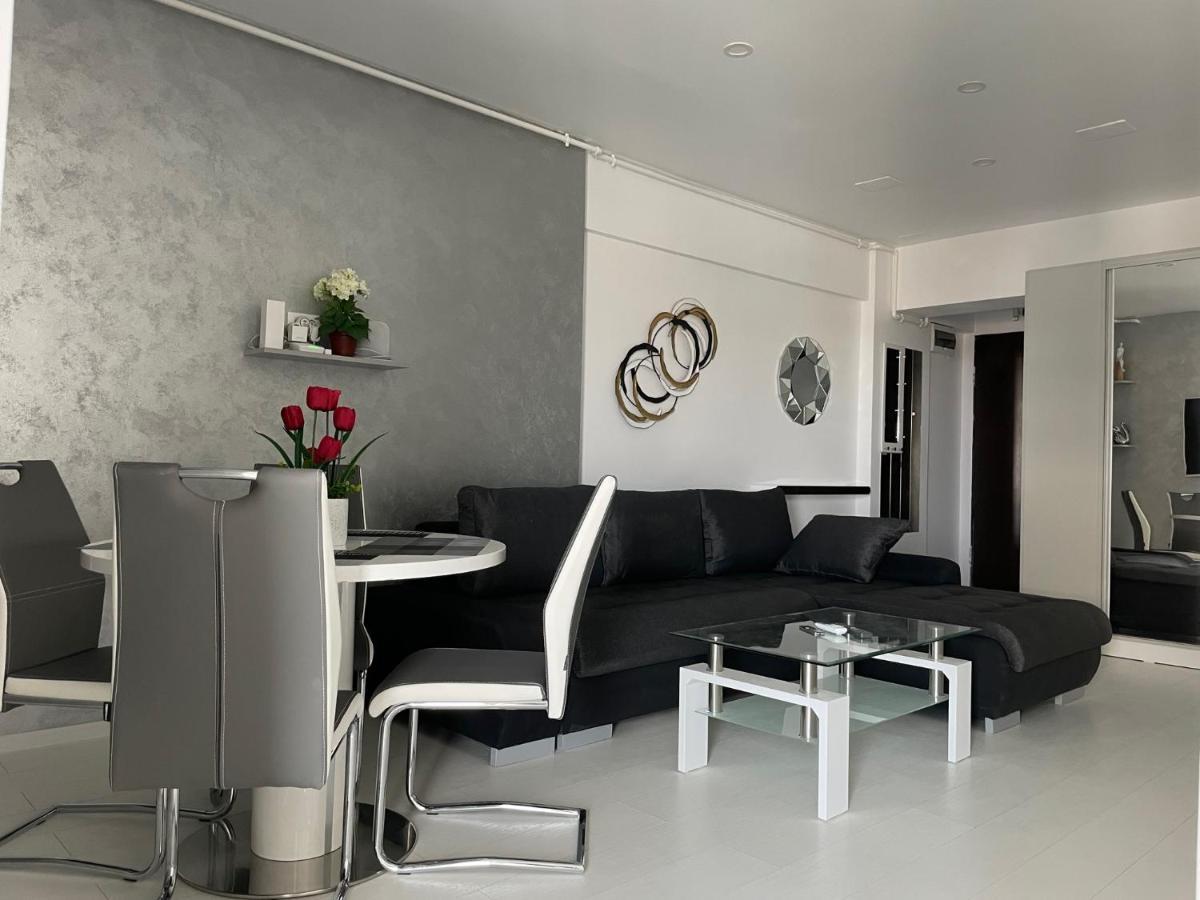 Luxury Westpark 2-Room Apartment Lakeview W5 بوخارست المظهر الخارجي الصورة