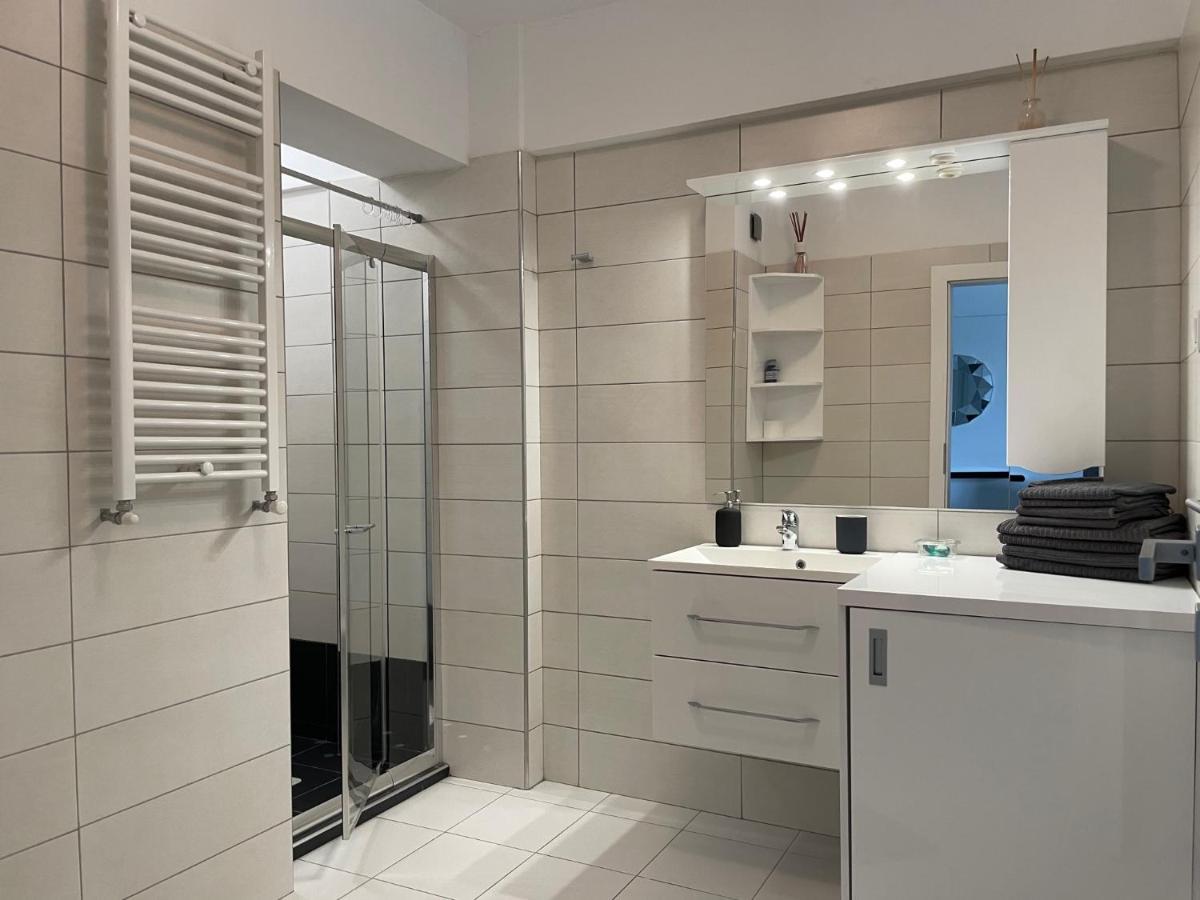 Luxury Westpark 2-Room Apartment Lakeview W5 بوخارست المظهر الخارجي الصورة