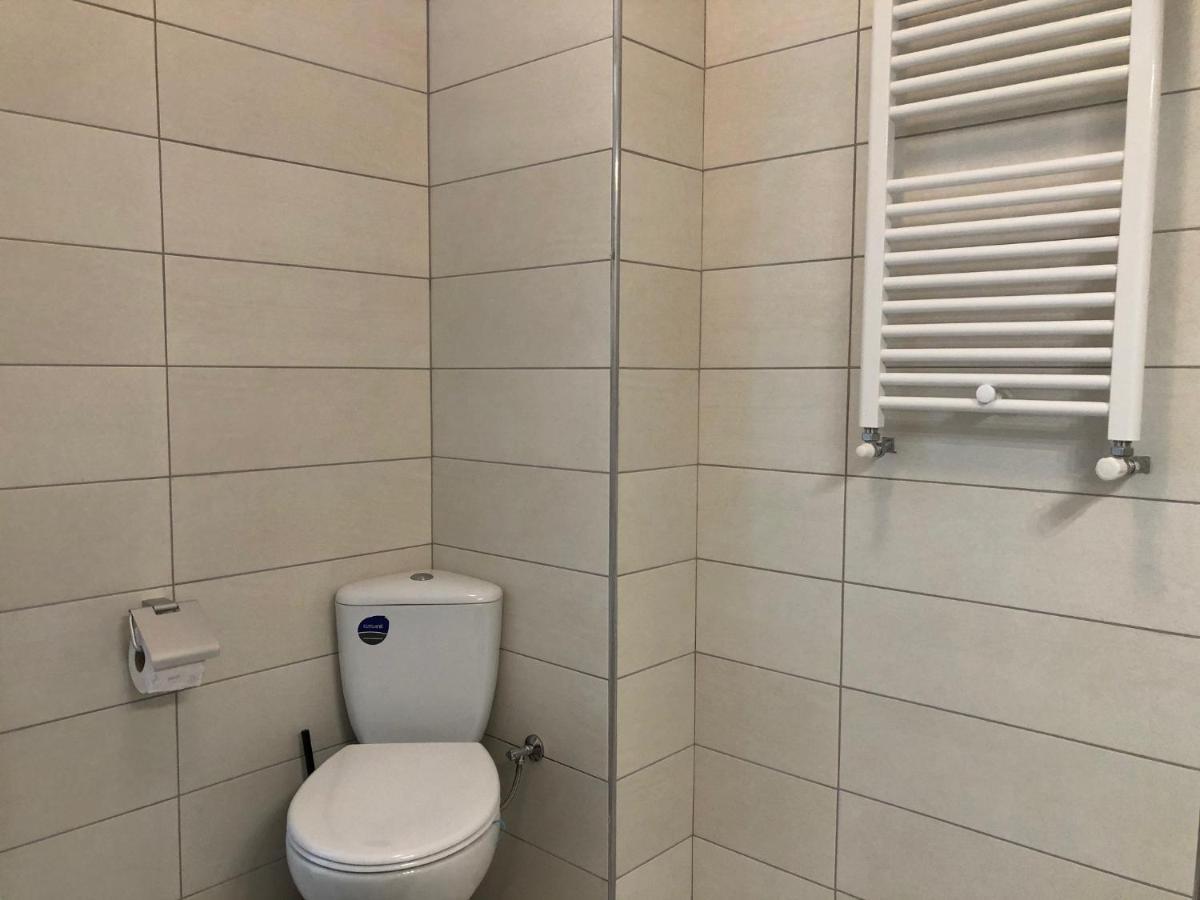Luxury Westpark 2-Room Apartment Lakeview W5 بوخارست المظهر الخارجي الصورة