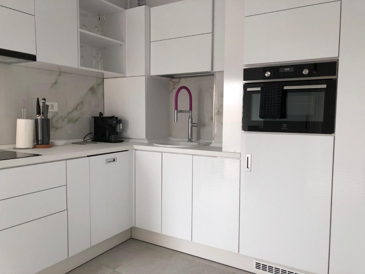 Luxury Westpark 2-Room Apartment Lakeview W5 بوخارست المظهر الخارجي الصورة