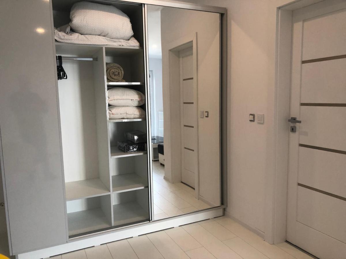 Luxury Westpark 2-Room Apartment Lakeview W5 بوخارست المظهر الخارجي الصورة